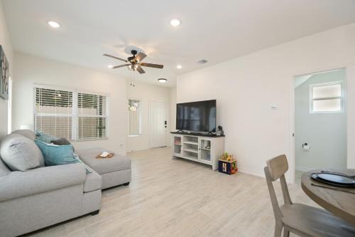 San Antonio Apartment | Casita Cattleman Square #102