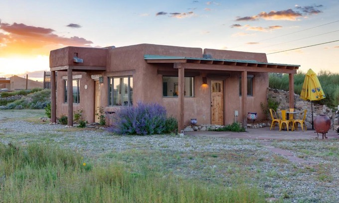 Arroyo Hondo House | Casita de Alfarero