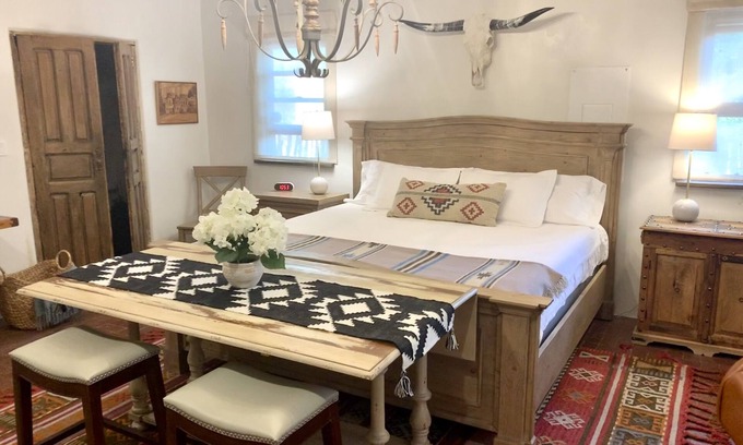 Historic Eastside House | Casita de La Joya del Este in prime historic Eastside