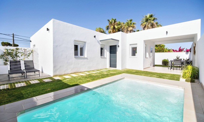 Chiclana de la Frontera House | Casita Meraki 3 with heated indoor pool, garden, terrace, and Wi-Fi