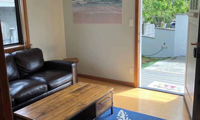 El Granada House | Casita Huerta-5 minute walk to beaches, restaurants, and trails.