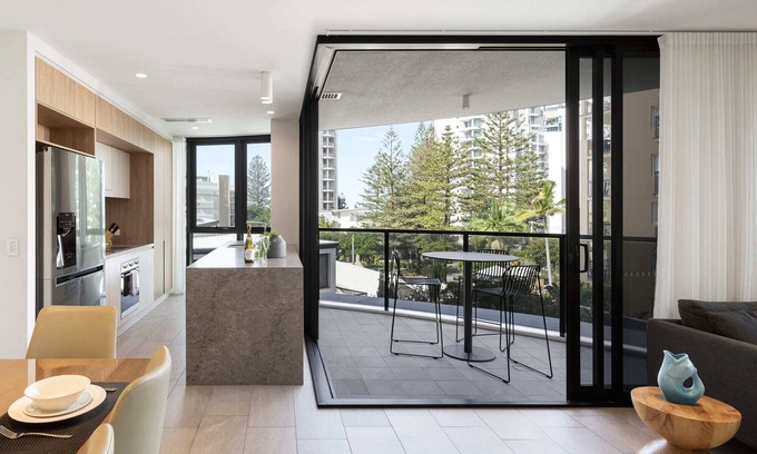 Broadbeach Apartment | 『CASSA VUE』- Weekly Deal on Family 3BR Stay