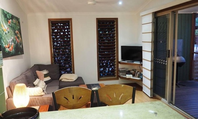 Mission Beach House | Cassawong Cottages - Lorikeet