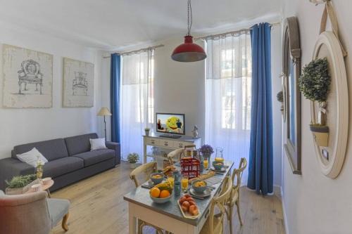 Quartier du Port Apartment | CASSINI GT - 1 bedroom - Balcony - Place Garibaldi
