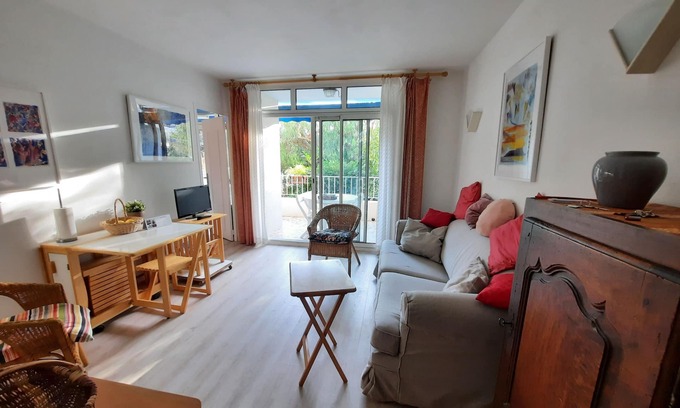 Cassis Apartment | Cassis , F2 4 Personnes , Terrasse, Parking, Plage et Port à Pied