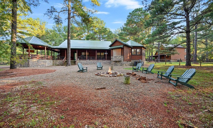 Broken Bow Cabin | Cast Away Lodge Luxury Cabin Near Hochatown center!