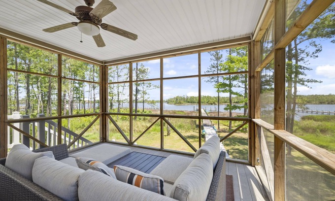 Oriental House | Cast Away Waterfront Getaway with Dock