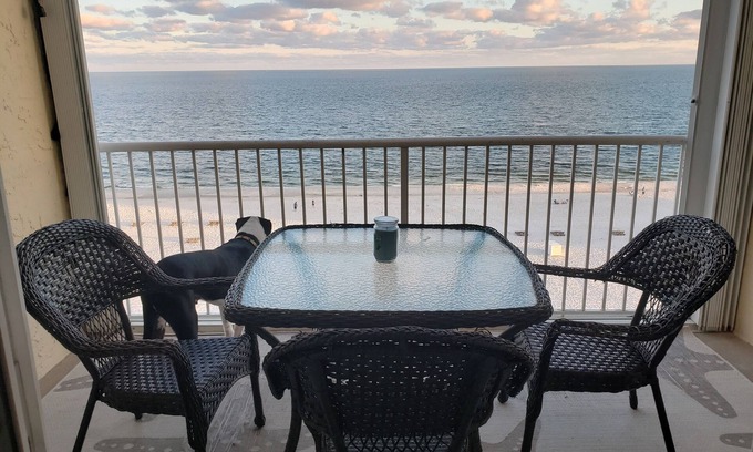 Gulf Shores Condo | Castaways 8B - Gulf-Front Condo With Room For The Whole Family!