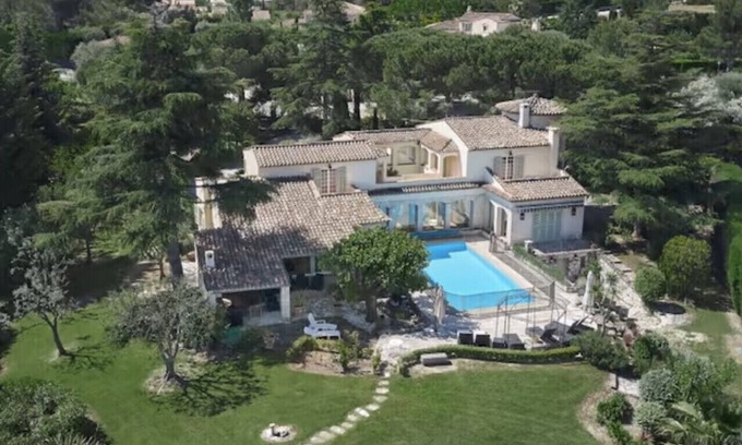 Mouans-Sartoux Villa | Castel Carpe Diem is a luxury villa with private pool, located between Cannes and Grasse
