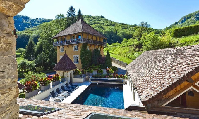 Les Planches-pres-Arbois Hotel | Castel Damandre