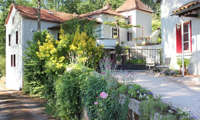 Luzech House | Castel Rouge