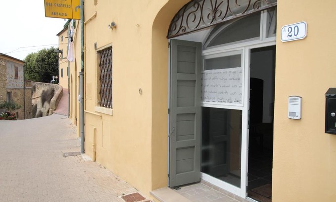 Montescudaio Apartment | Castello 20