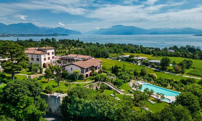 Desenzano del Garda Apartment | Castello Belvedere Apartments