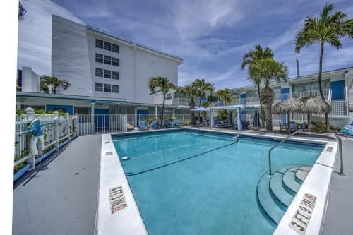 Lauderdale-by-the-Sea Hotel | Castle by the Sea Motel
