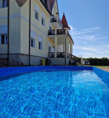 Livezeni Apartment | Castle Csányi