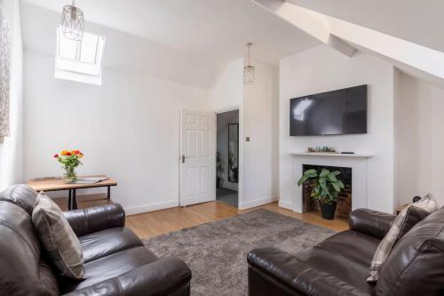 Wainscot Apartment | Castle Garden View