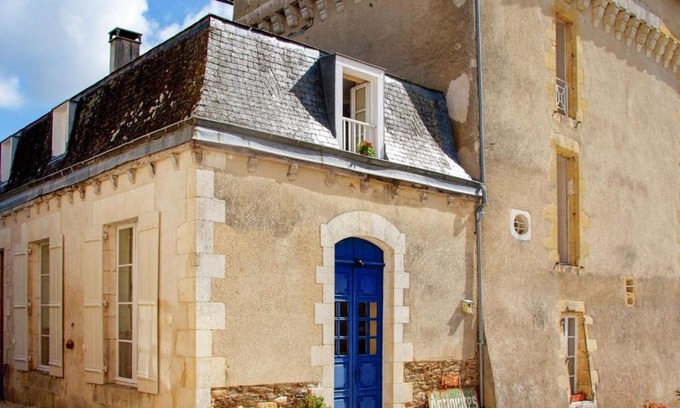 Chalais House | Castle in Chaleix with Pool and Views