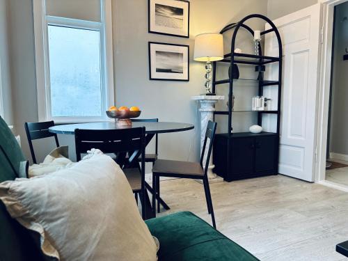 Innri-Njarthvik Apartment | Castle Inn Apartments - Downtown Keflavík