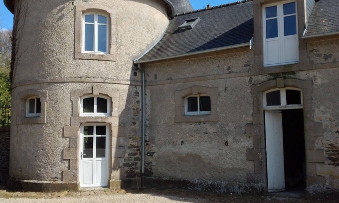 Morlaix House | Castle outbuilding sleeps 6