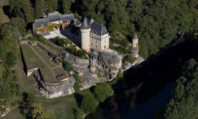 Thonac Other | Castle perched 25m above the river, swimming pool & park, stove option