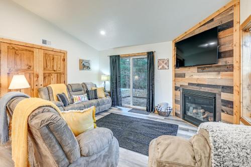 Arkdale House | Castle Rock Lake Cabin Water and Trail Access!