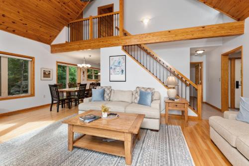 Nellysford House | Castle Snow with Wintergreen Advantage