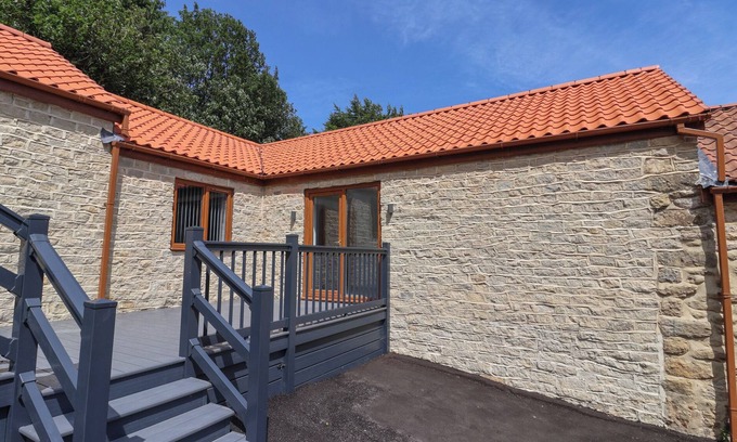 Scarborough Cottage | CASTLE VIEW, pet friendly, with hot tub in Scarborough