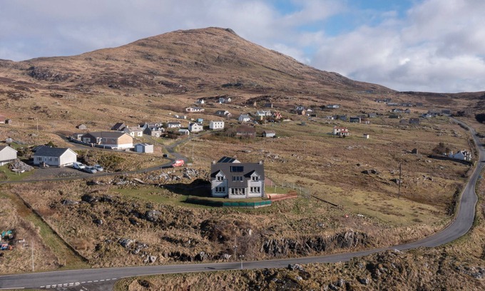 Castlebay House | CASTLEBAY VIEW, pet friendly in Castlebay, Isle Of Barra