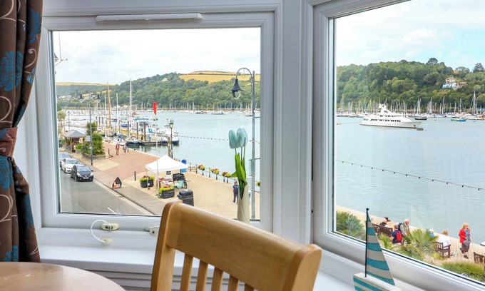 Dartmouth Cottage | CASTLEVIEW APARTMENT, 21 SOUTH EMBANKMENT in Dartmouth