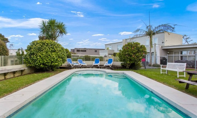 Castor Bay Apartment | Castor Bay Escape | Auckland Seaside Suburb | Pool