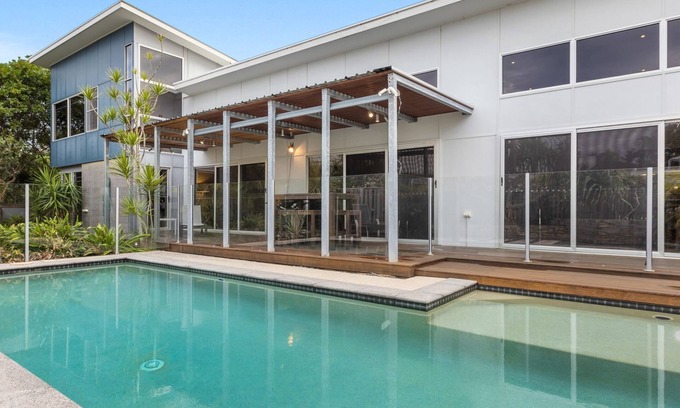 Casuarina House | Casuarina Surfbreak Beach House with Pool