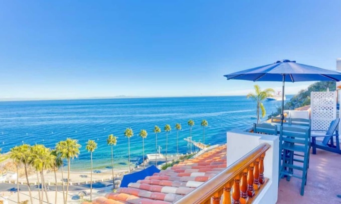 Avalon Apartment | Catalina Island getaway with 6 seat golf cart A/C