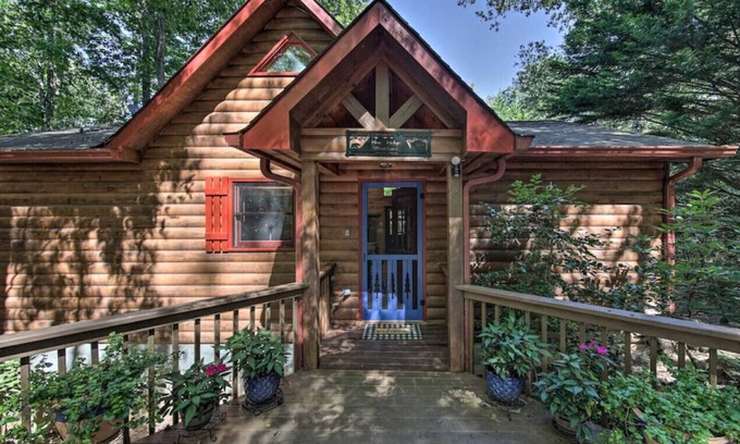 Cashes Valley Cabin | Catching Fireflies · A Family Getaway with Hot Tub | Games | BBQ Grill