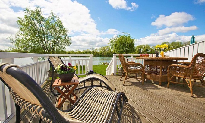 South Cerney House | Caterina Lake Lodge