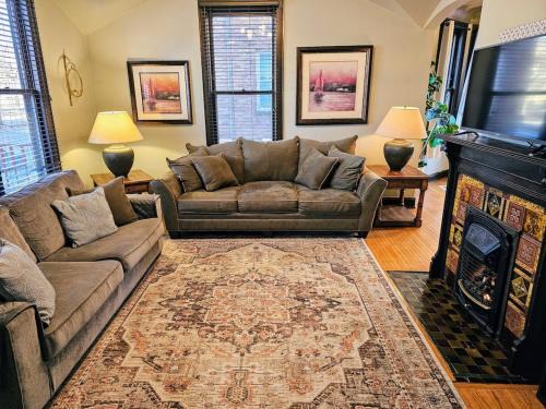 Summit - University Apartment | Cathedral Hill Charm
