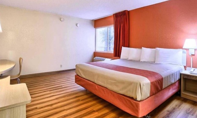 Theater District Hotel | Cathedral Hill Hotel