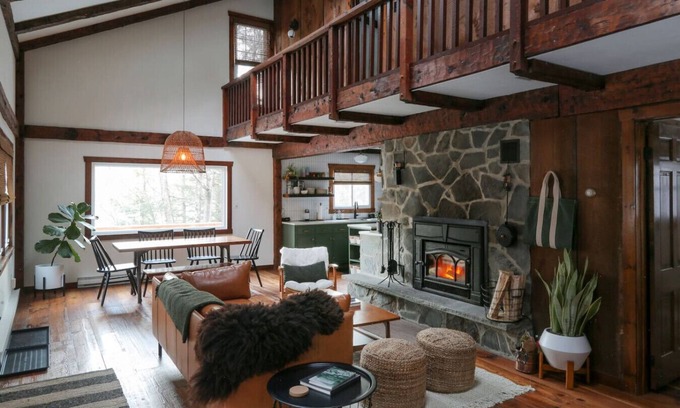 Phoenicia Cabin | Catskills Cabin on the Creek w/ Hot Tub