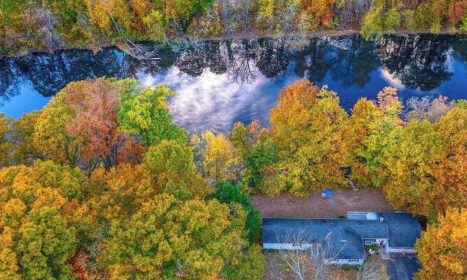 Lake Katrine House | Catskills River Retreat: Large Waterfront 4BR Home Sleeps 11 Guests