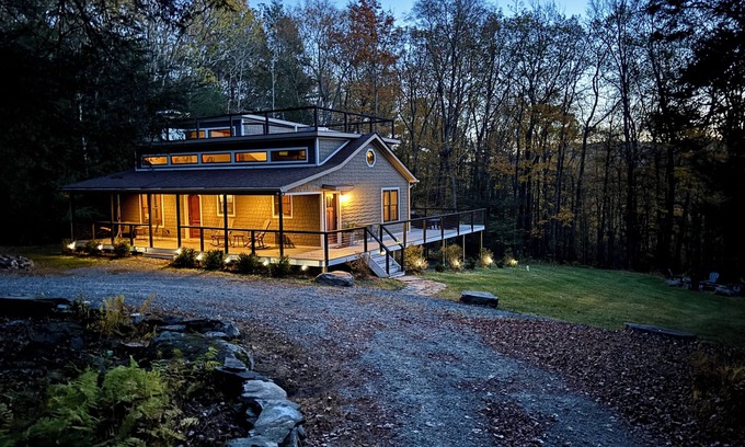 Pond Eddy Cabin | Catskills River Retreat — Stargazing Roof Deck, Canoeing & Rafting