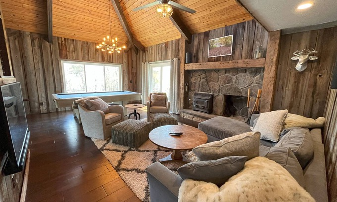 Hunter Cabin | Catskills Updated Cabin from Experienced Hosts - Monthly Availability