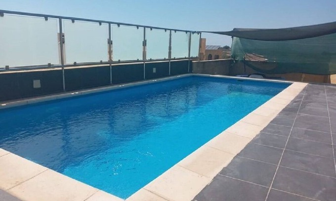 Gharb Villa | Cauchi corner house with roof top pool airconditioned!