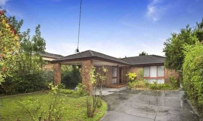 Glen Huntly House | Caulfield Home with Large Space