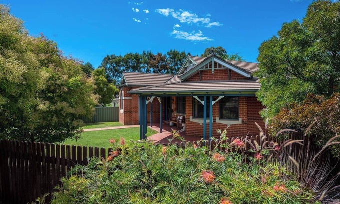 Central Mudgee Cottage | Cavalo Explore Wine Country from this Family Stay