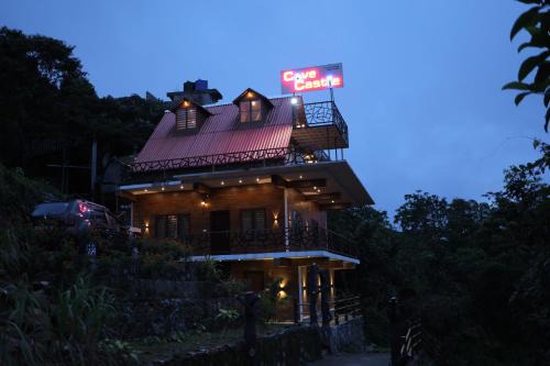 Elappara Bed & Breakfast | Cave Castle by Bestinn Leisure Panchalimedu