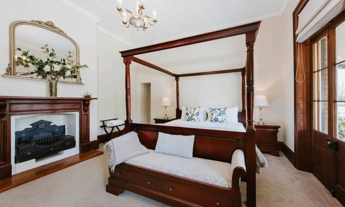 Central Mudgee House | Cawarra on the Park Historic Mudgee Grandeur