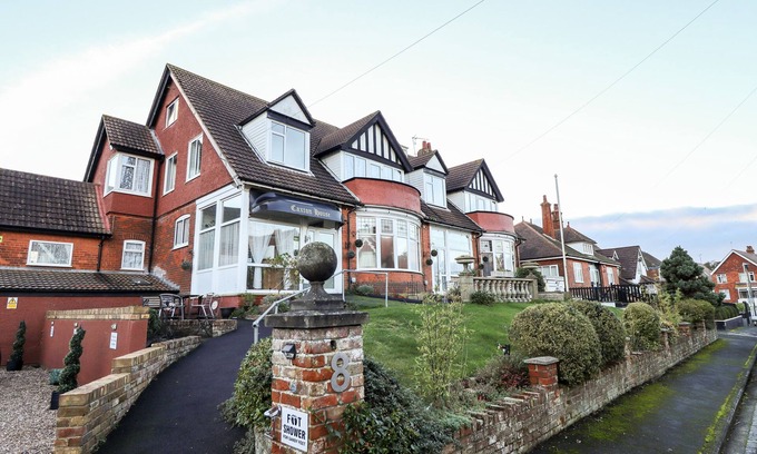 Skegness House | CAXTON HOUSE, pet friendly, character holiday cottage in Skegness
