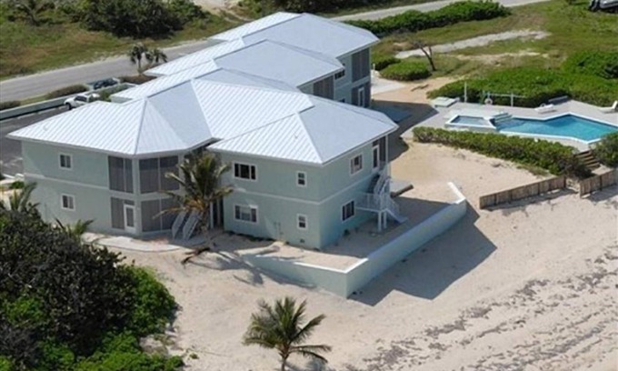 North Side Condo | Cayman Breeze - A Luxury Beachfront Condo located at Rum Point/Cayman Kai