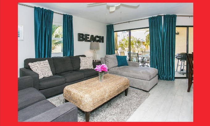 Seven Mile Beach Condo | 🌴 Cayman Reef 57 COMPLETELY RENOVATED! 3 King Beds Granite Stainless Modern
