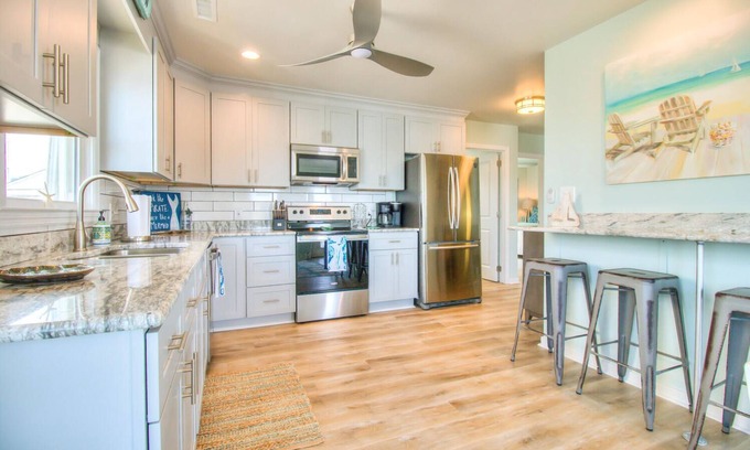 North Carolina Coast House | CD1103: Anchored Inn: Canal view, Dog Friendly, Boat Slip