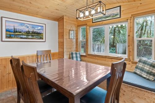 Ashford House | Cedar Cabin at Rainier Entrance-Hot Tub and Cinema